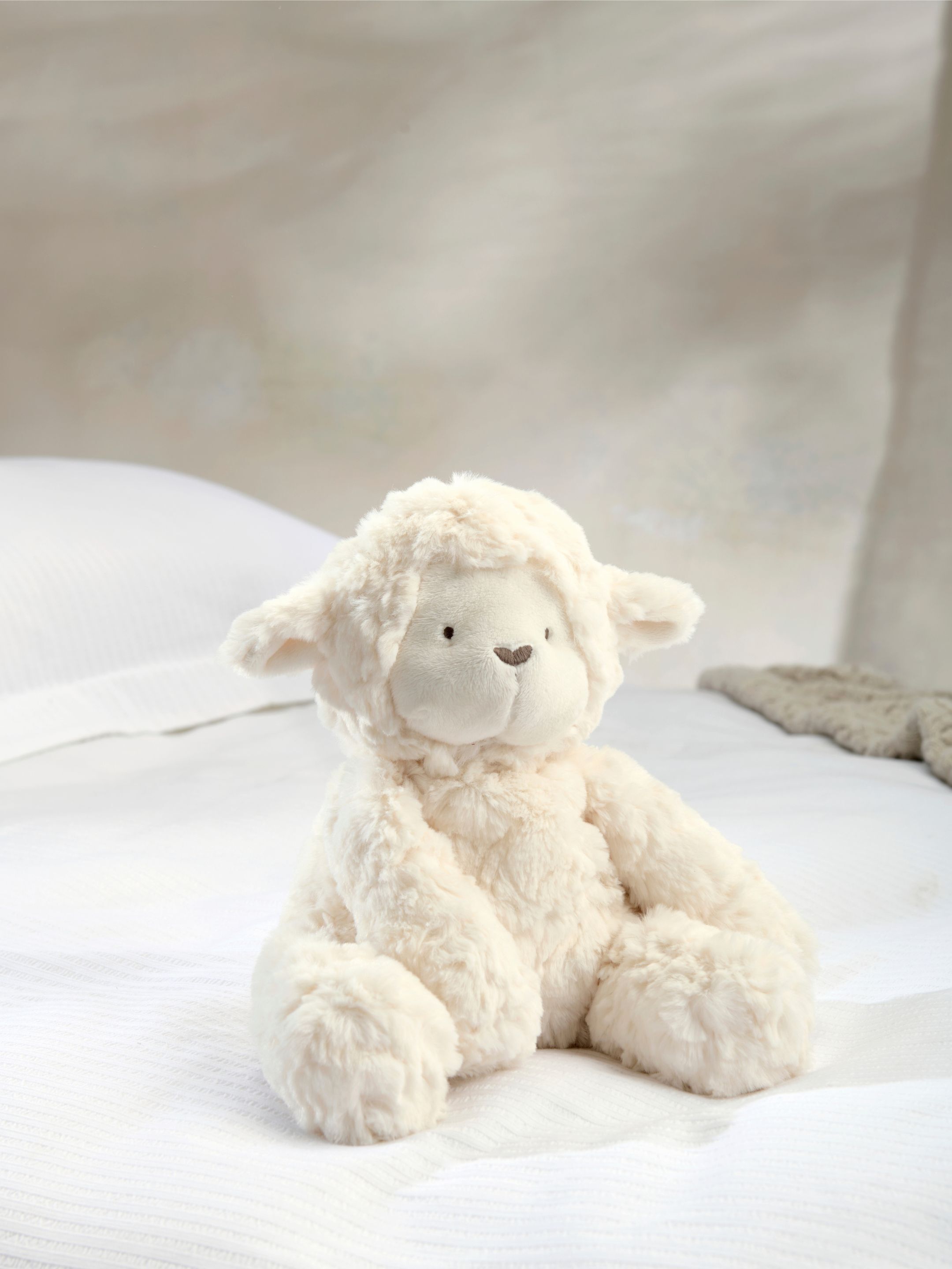 Keepsake Gift Set - Pink Cellular Blanket with Larry Lamb Soft Toy, Muslin Squares & Pink Imprint Tin image number 8